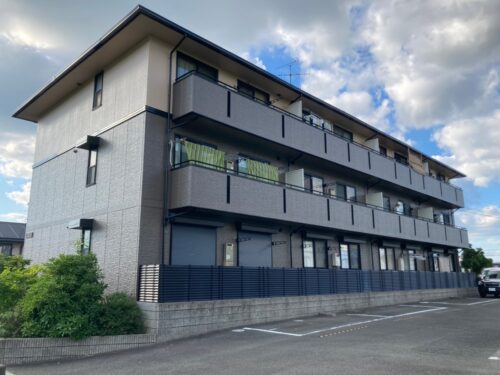 京都府木津川市にて集合住宅の外部改修塗装工事。